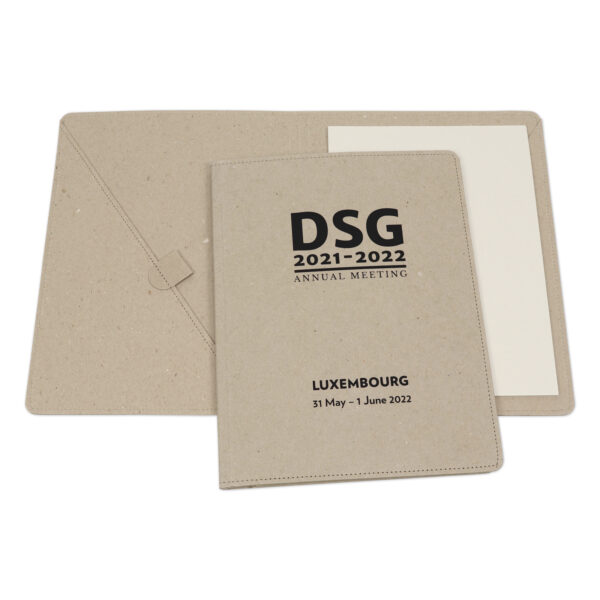 Carpeta de cartón reciclado A4 con bloc y lazo
